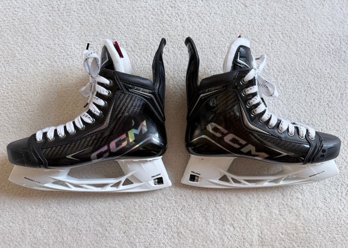 CCM JetSpeed FT8 Pro Black Hockey Skates Regular Width Pro Stock 8.5 (New)