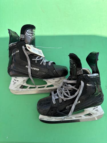Intermediate Bauer Supreme Matrix Hockey Skates Size 4.5 (Used)
