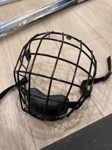 Medium CCM FM580 Full Cage (Used)
