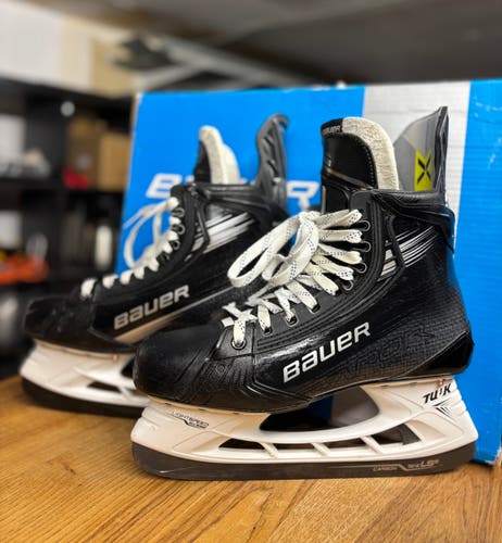 Bauer Vapor Hyperlite 2 Hockey Skates - Senior 10.5 (Like New)