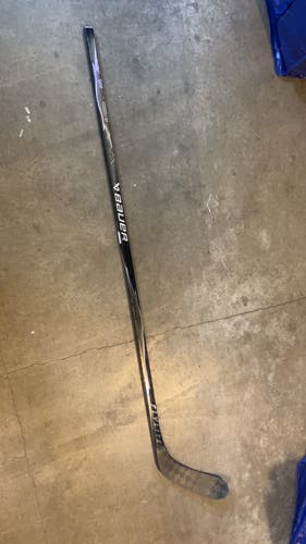 Intermediate Bauer Vapor Flylite Left Hand Hockey Stick P28 65 Flex (New)