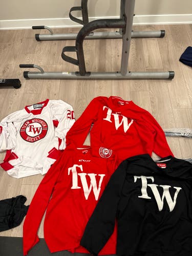 Red Large/Extra Large Men's CCM Jersey (Used)