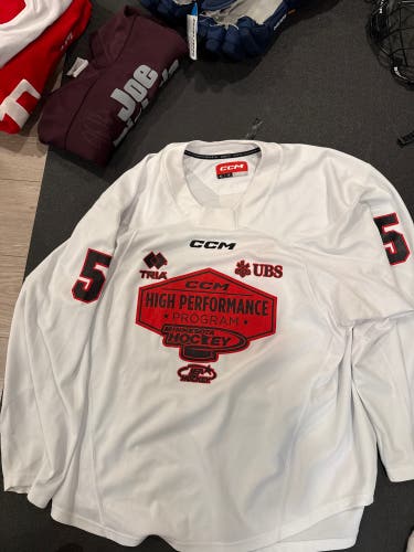 White XL Men's CCM Jersey (Used)