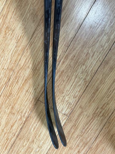 Senior CCM Vizion2 Right Handed Hockey Stick P29 (New)