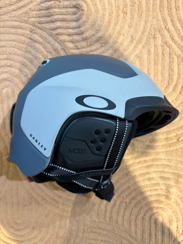 Large Oakley MOD 5 MIPS Helmet (Used)