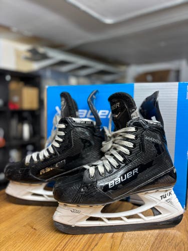 Bauer Supreme Matrix Hockey Skates - Senior 7 / Fit 2 (Excellent Condition)