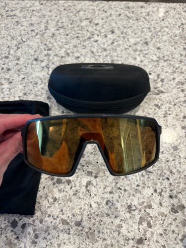 Unisex One Size Fits All Oakley Sutro Sunglasses (Used)