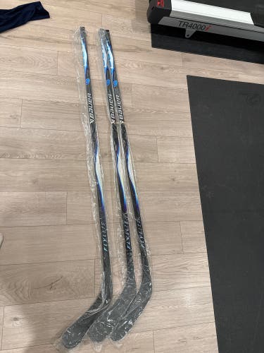 Senior Bauer Vapor Flylite Right Handed Hockey Stick P92 87 Flex Pro Stock (New)