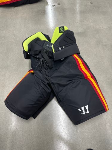 Used once Senior Large Warrior alpha Hockey Pants Pro Stock (Used)