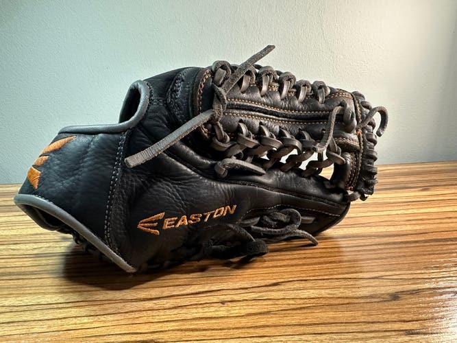 Easton Mako Comp RH Baseball Glove 11.75" (Used)