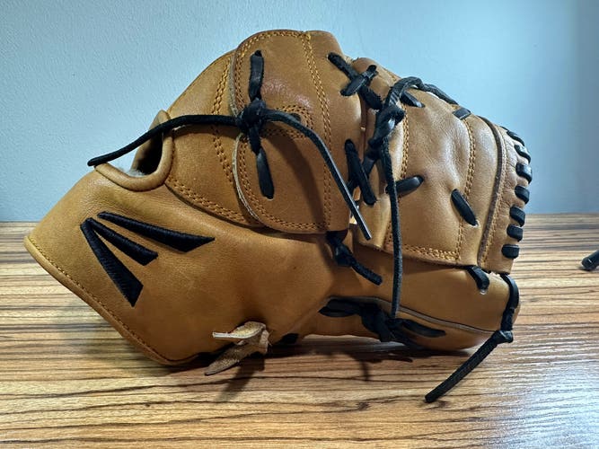 Easton Professional Series D45 RH Pitcher's Baseball Glove 12" (Used)