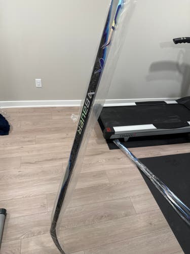 Senior Bauer Vapor Flylite Right Handed Hockey Stick P92 87 Flex Pro Stock (New)