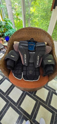 Medium Bauer Elite Goalie Chest Protector (Used)