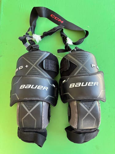 Senior Bauer Pro Goalie Knee Pads + CCM Garter Belt