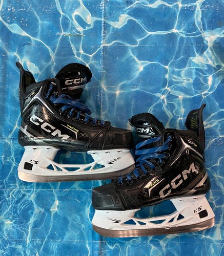 Intermediate CCM Tacks XF 80 Hockey Skates Wide Width Size 4.5 (Used)