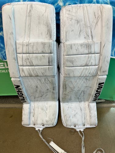 30" Intermediate Vaughn Velocity Goalie Leg Pads (Used)