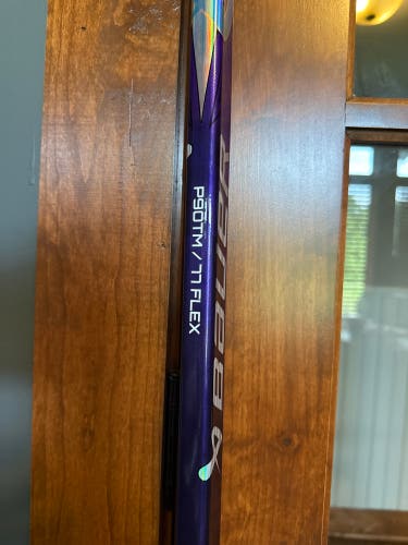 Senior Bauer Vapor Flylite Right Handed Hockey Stick P90TM 77 Flex (New) purple and teal