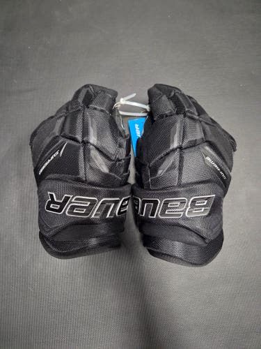 Brand New Bauer Supreme Fuse 15" Black Gloves