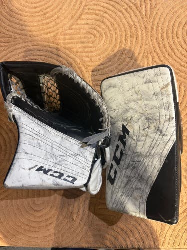 Junior CCM R1.5 Goalie Glove & Blocker Set Regular (Used)