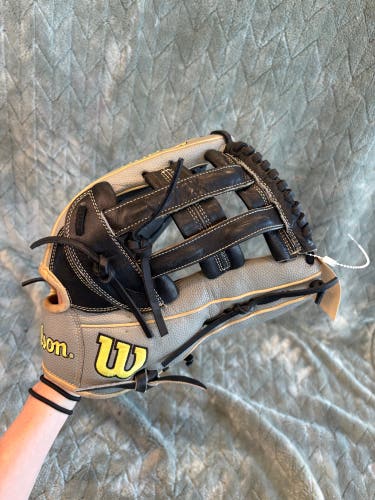 Gray Wilson A2000 RH Outfield Baseball Glove 12.75" (Used)