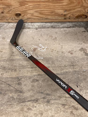 Intermediate Bauer Vapor X5 Pro Hockey Stick Right Handed P28 65 Flex (Used)