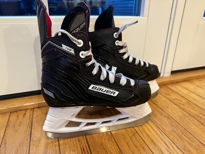 Bauer NS Junior Hockey Skates Size 2 (Used)