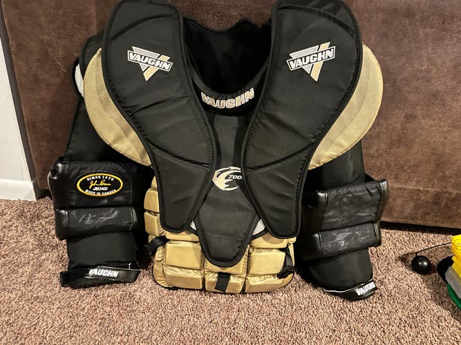 Large Vaughn Velocity V2 7000 Goalie Chest Protector (Used)