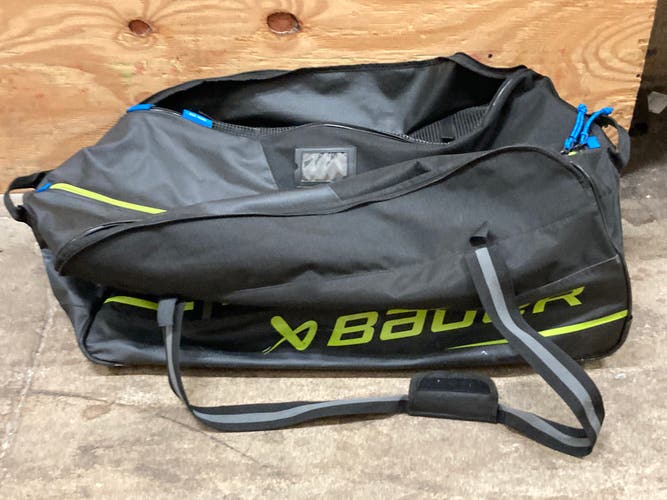 Used Wheeled Bauer Hockey Bag