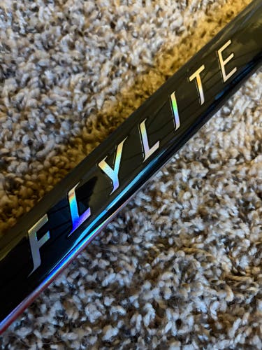 Bauer Vapor Flylite SR Grip RH Hockey Stick P28 77 Flex (New) Black/Red (No Warranty)