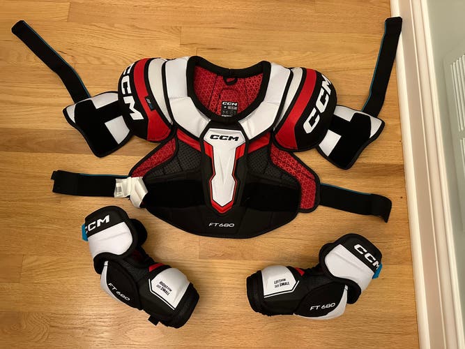 Small Senior CCM JetSpeed FT680 Shoulder Pads (Used)