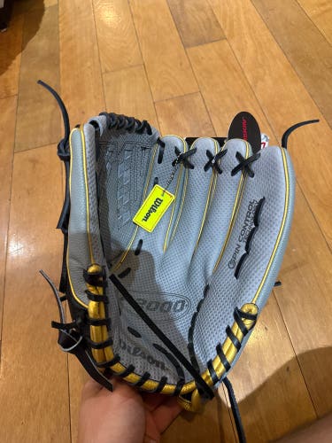 Wilson A2000 V125 Spin Control SuperSkin 12.5" Fastpitch Softball Glove (New)