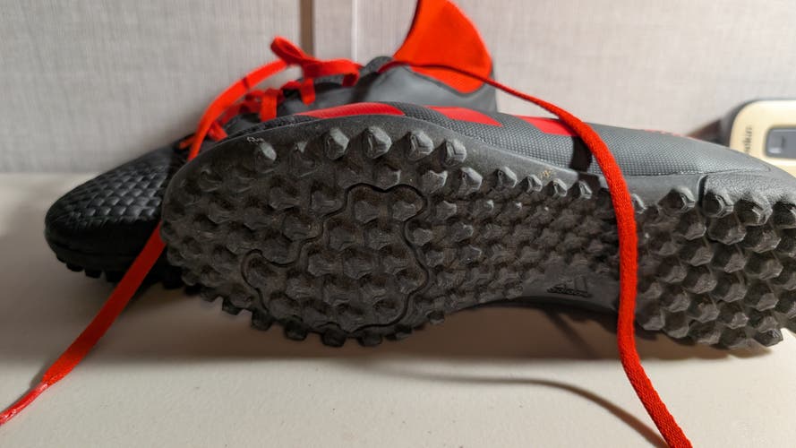 Red Kids 7Y (Big Kids / Youth) Adidas Predator 20.4 Turf Cleats Cleats (Used)
