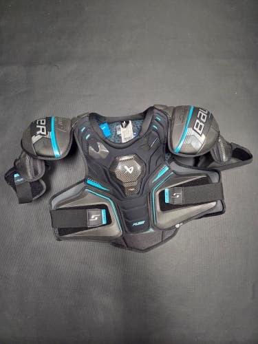 Brand new Men's Extra Large Senior Bauer Supreme Fuse Shoulder Pads