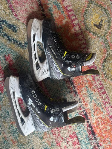 2021 Bauer Vapor 3X Hockey Skates Size 3.5 (Used)