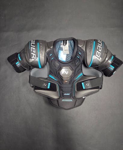 Brand new Men's Medium Senior Bauer Supreme Fuse Shoulder Pads