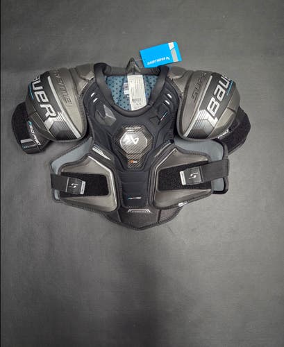 Brand new Men's Medium Intermediate Bauer Supreme F50 Pro Shoulder Pads