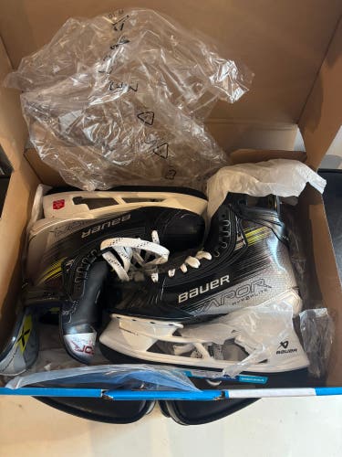 2023 Bauer Vapor Hyperlite 2 Hockey Skates 10 (New)