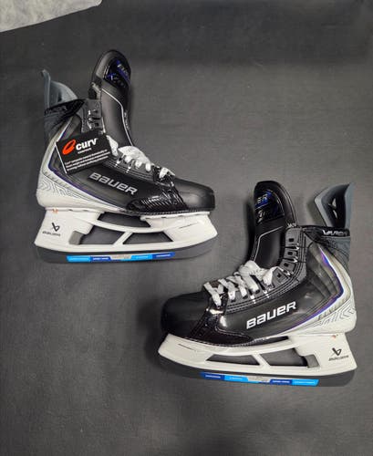 2025 Bauer Vapor Flylite Hockey Skates Regular Width 9.0 Fit 2(New)