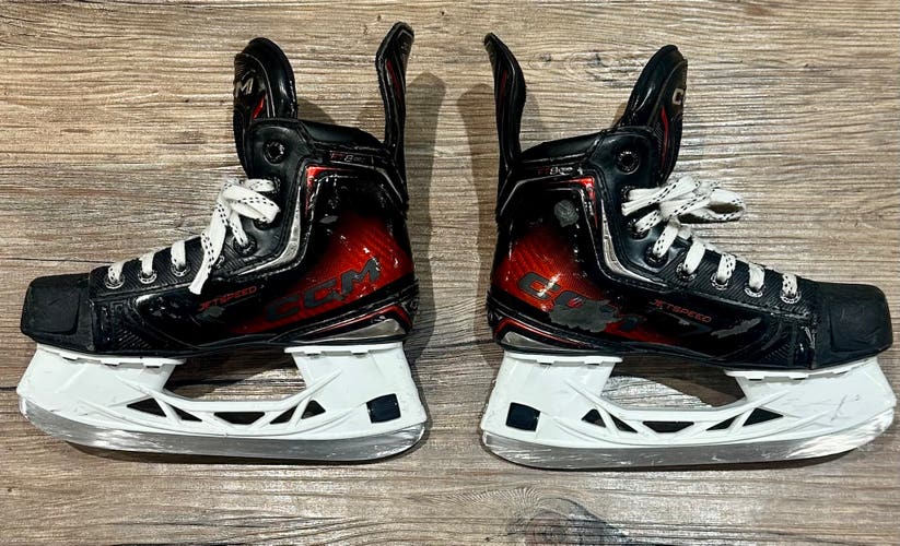 2025 CCM JetSpeed FT8 Pro Hockey Youth Skates Regular Width Size 13.5 (Used)