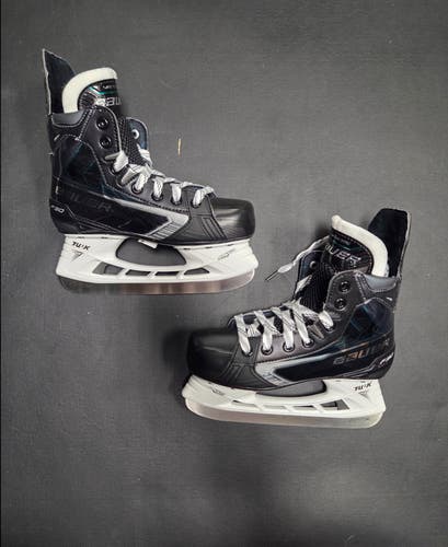 New Junior 3.5D Bauer Supreme F30 Hockey Skates Regular Width