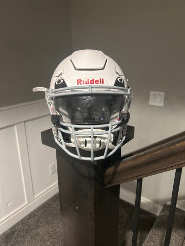 White Youth Medium Riddell SpeedFlex Helmet (Used)