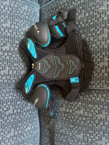 Large Senior True XC9 Shoulder Pads (Used)