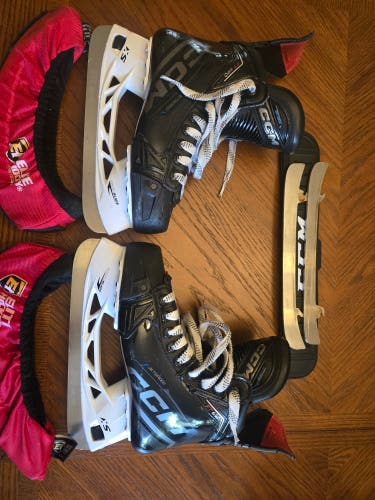 CCM JetSpeed FT690 Hockey Skates Regular Width Size 5.5 (Used)