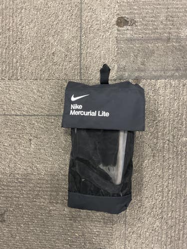 Used Nike Soccer Shin Guards Junior White XS 11614-S000243031