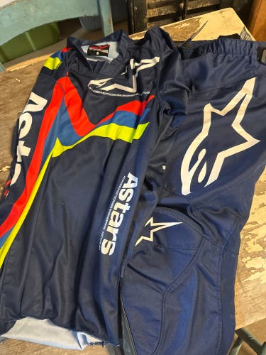 Blue Size 28 Alpinestars Race Pants (Used) size small shirt