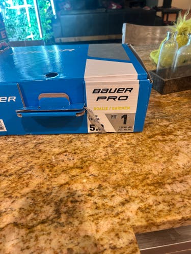 Bauer Pro Hockey Goalie Skates Size 5 (Used)