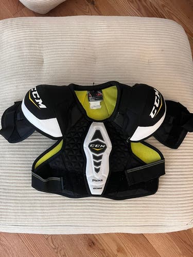Small Senior CCM Tacks 2052 Shoulder Pads (Used)