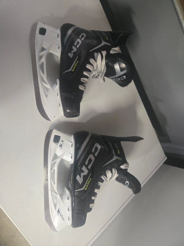 CCM Xf 70 Hockey Skates Size 2 (Used)