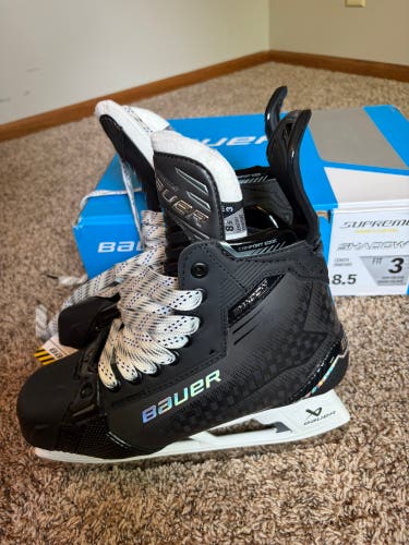 Bauer Supreme Shadow SR Hockey Skates 8.5 Fit 3 (New with flaws)