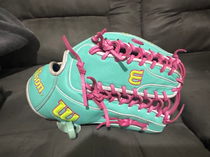 Wilson RH Outfield A2000 SCOT7 Baseball Glove 12.75" (Used)
